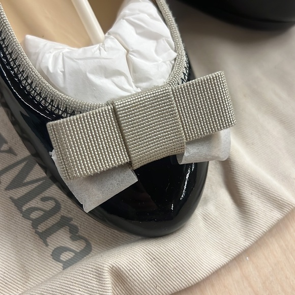 MaxMara Flats
MULTIPLE SIZES AVAILABLE - Picture 3 of 8